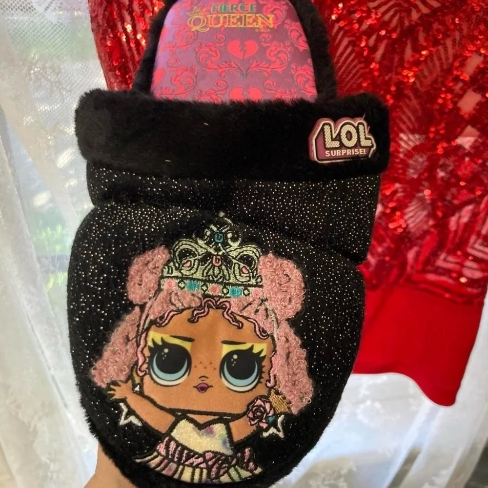 LOL Surprise Queen Slippers - black and pink #LOLSlippers 2-3